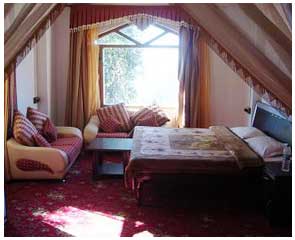 agro-stone-cottage-room